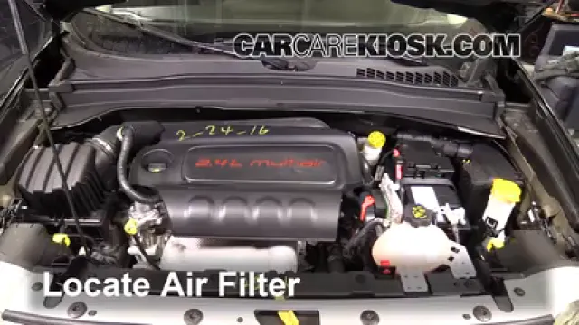 2016 Jeep Renegade Limited 2.4L 4 Cyl. Filtre à air (moteur) Changement